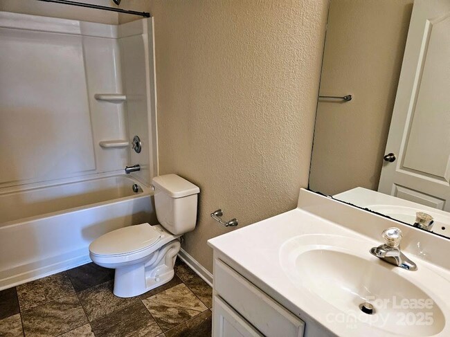 Building Photo - 8119 Paw Club Dr