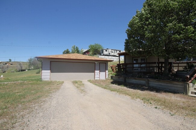 Building Photo - 3 Bedroom One Level with 2 Car Garage