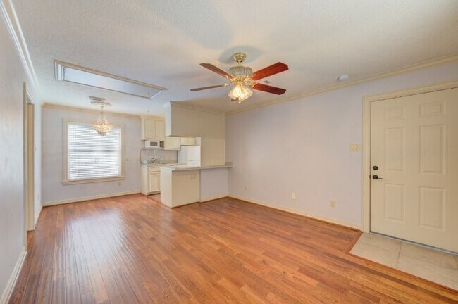 Building Photo - 122 Vieux Carre Dr