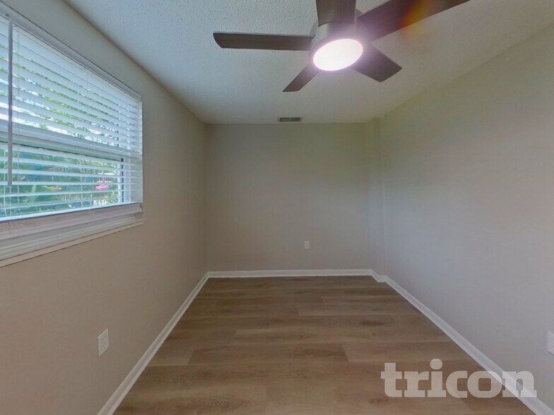 Building Photo - 4460 49th Ave N