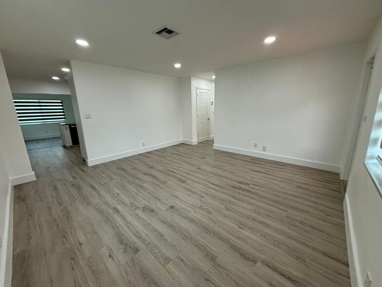 Building Photo - 4715 NW 44th St