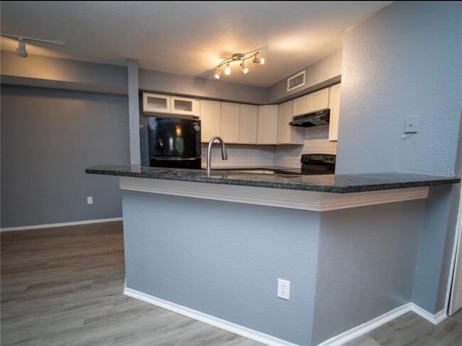 Building Photo - 829 Camargo Way