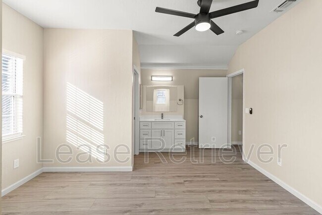 Building Photo - 825 Heritage Pl