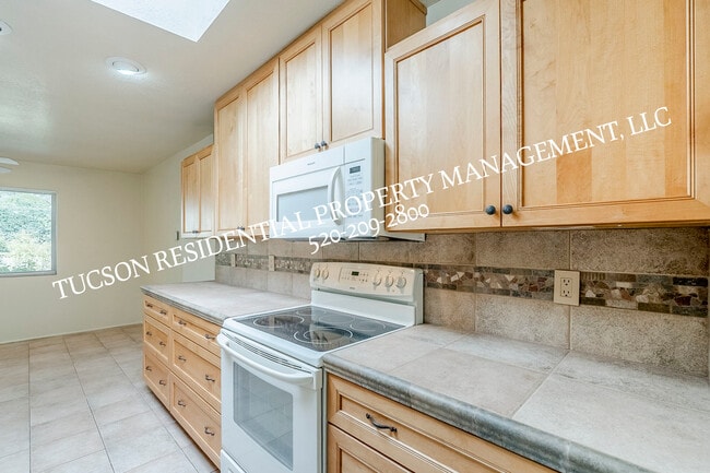 Building Photo - 5084 N Camino Del Lazo