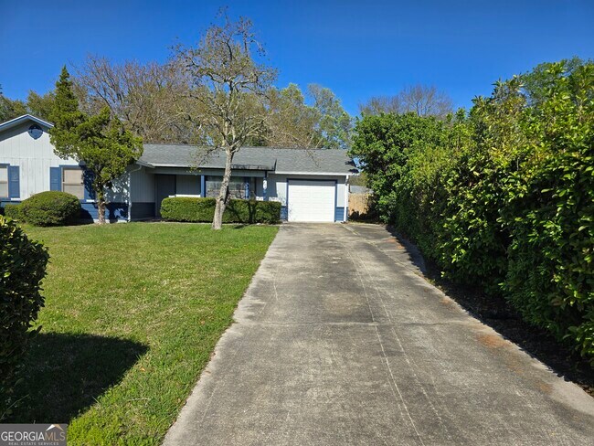 Building Photo - 425 Sunnyside Dr