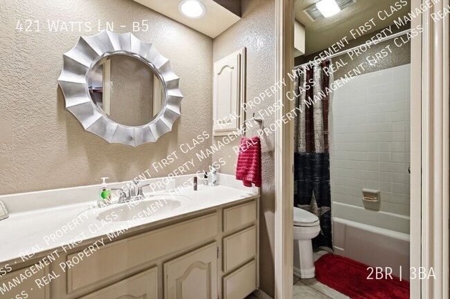 Building Photo - 421 Watts Ln
