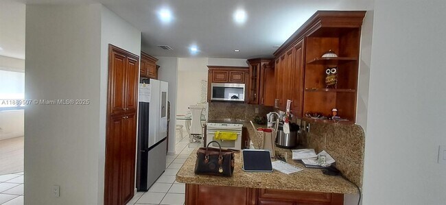 Building Photo - 1417 SW 139th Ave