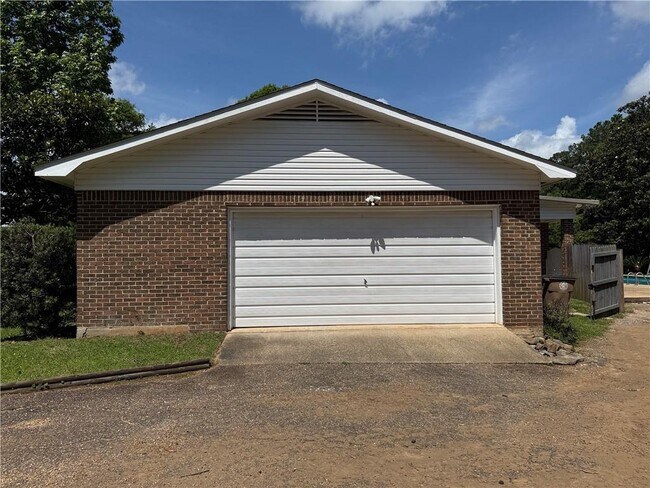 Building Photo - 3512 Shadowwood Ct
