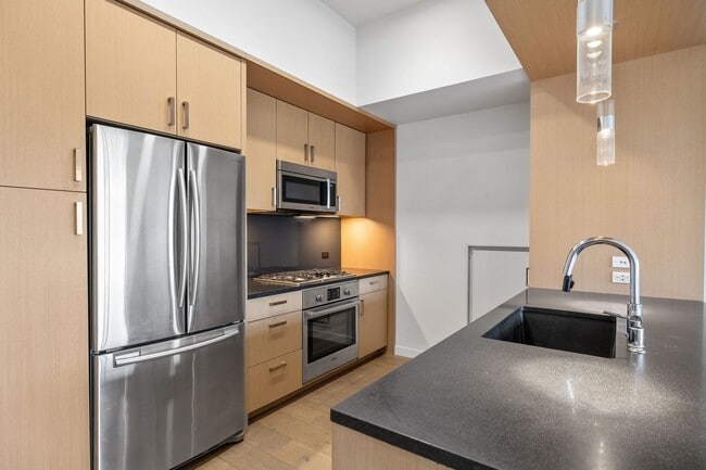 Building Photo - Luxurious 1 bedroom in Capital Hill!