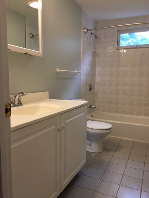 Spotless bathroom - 18 Dunstan St