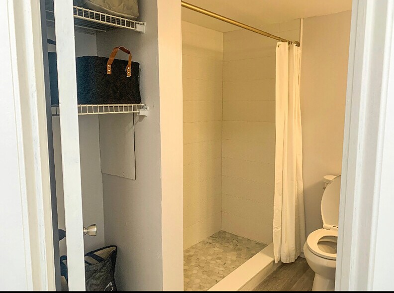 Building Photo - 1255 Ponce Island Dr