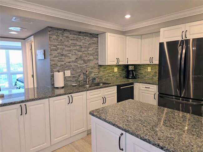 Building Photo - 1 Key Capri