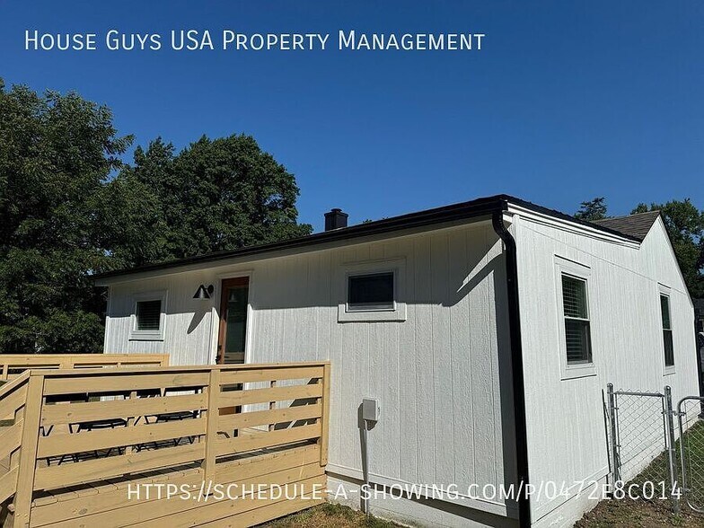 Building Photo - 505 NW Holly Ln
