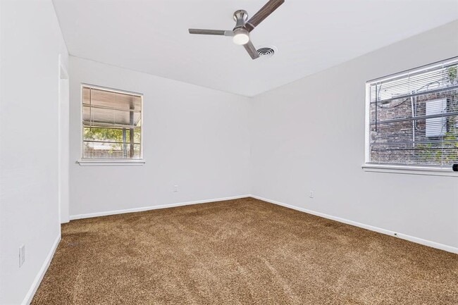 Building Photo - 301 Carothers St