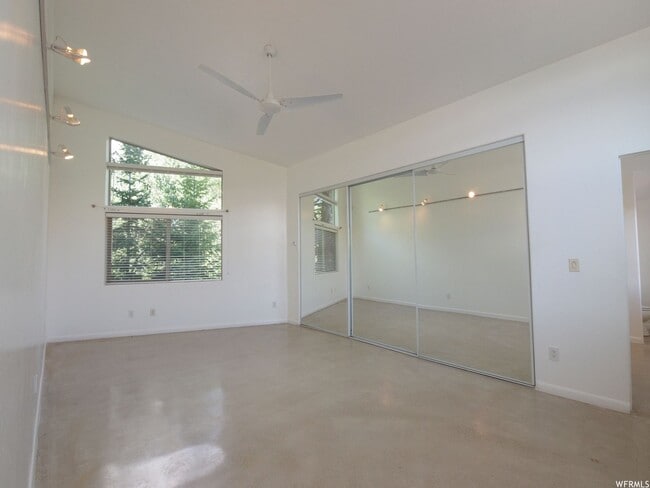 Building Photo - 430 Aspen Dr