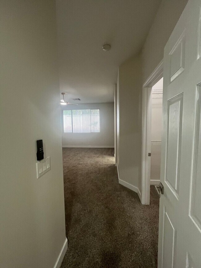 Building Photo - single story, 3 bed, 2 bath, 2 car garage in gated community in Summerlin