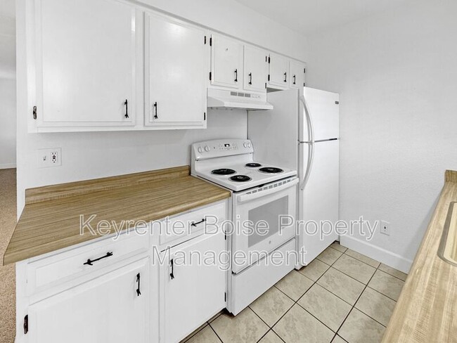 Building Photo - 7066 W Colehaven Ln