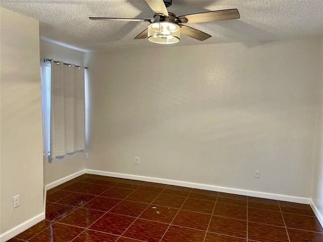 Building Photo - 2750 Holly Hall St