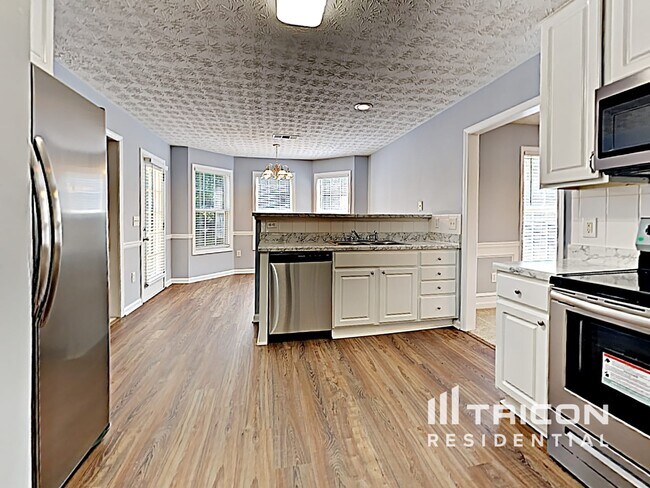 Building Photo - 648 Stonecrest Dr