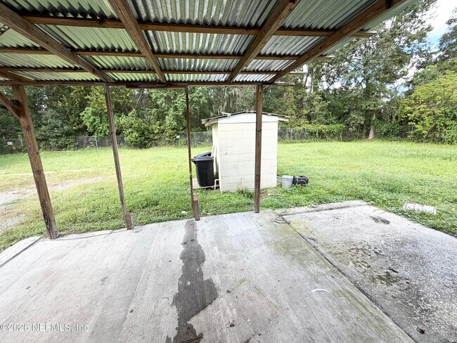 Building Photo - 2052 Navaho Ave