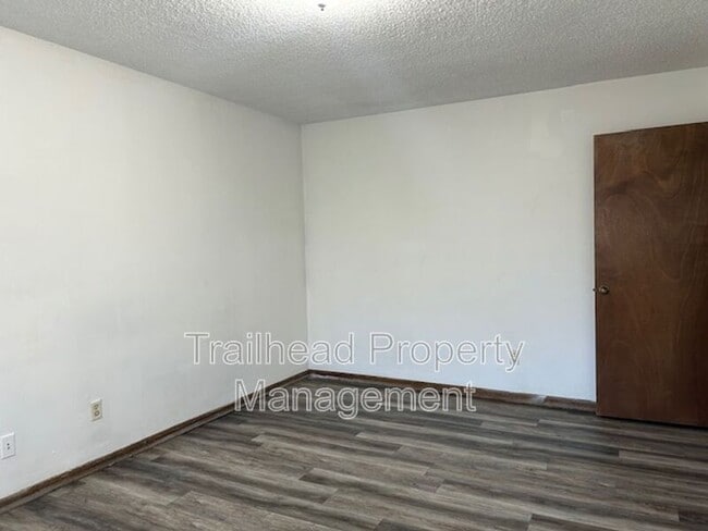 Building Photo - 8307 Woodson Dr