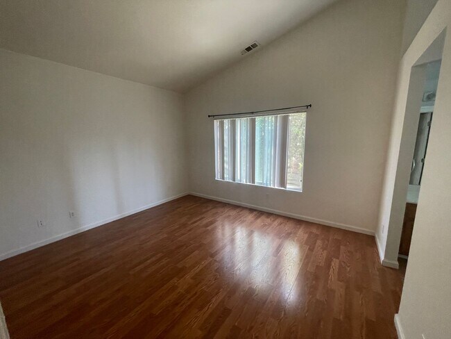 Building Photo - Bright & Spacious 4BR/3BA Home in Desirable East Davis – 1,980 Sq Ft