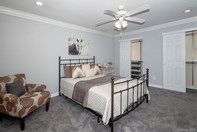 Building Photo - 721 Greenbriar Dr
