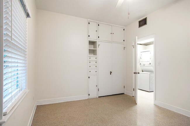 Building Photo - 1647 Lake Ella Dr