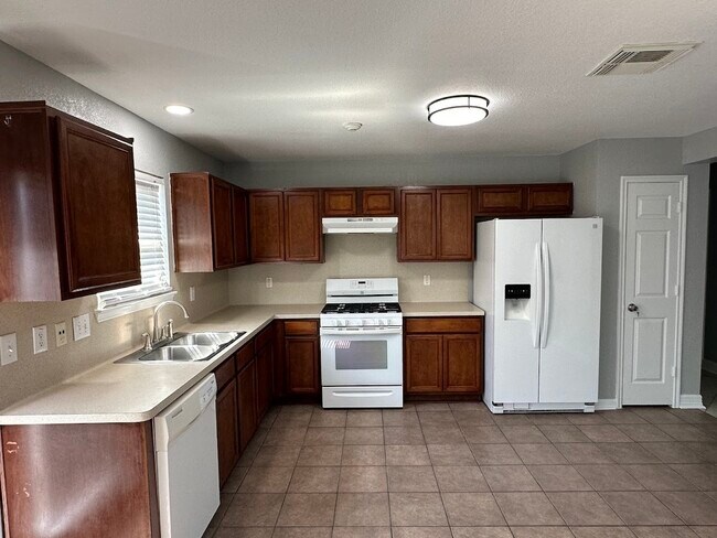 Building Photo - 15103 Possumwood Dr