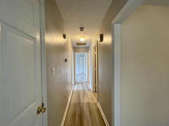 Building Photo - Home For Rent