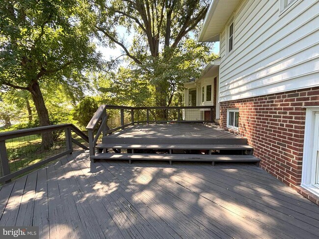 Building Photo - 7107 Tyndale St