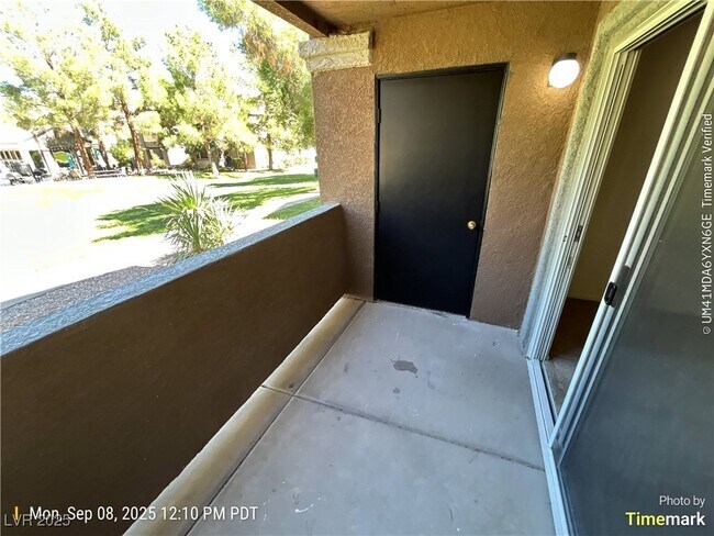 Building Photo - 555 E Silverado Ranch Blvd