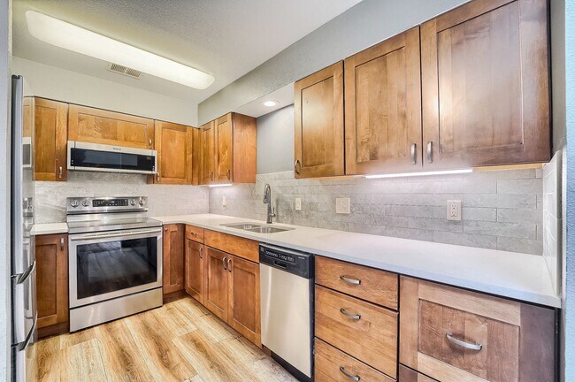 Building Photo - 2 Bedroom Condo in Boulder