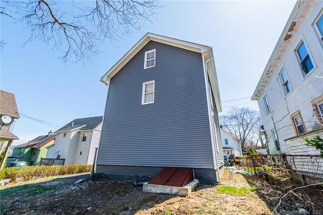 Building Photo - 31 Willetts Ave
