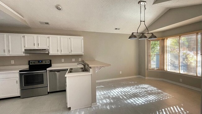 Building Photo - 13133 Middle Ridge Way