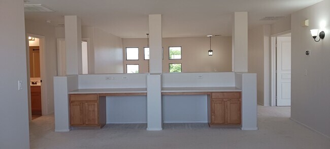 Building Photo - Spacious Two Story 4 Bed/3 Bath with Large...