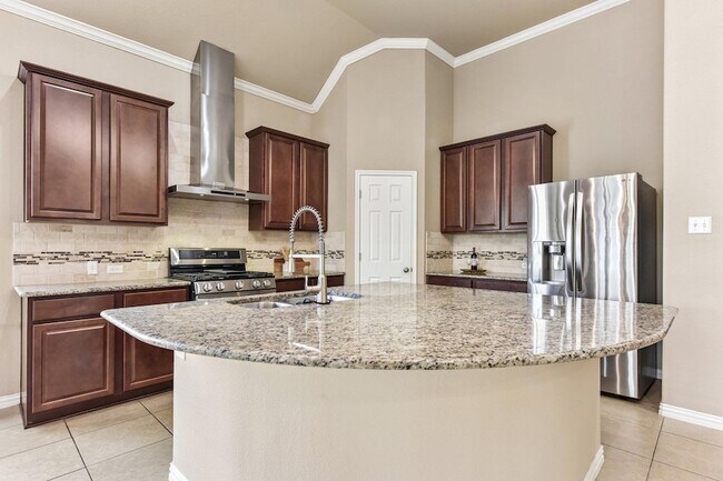 Building Photo - 640 Loma Cedro Bend