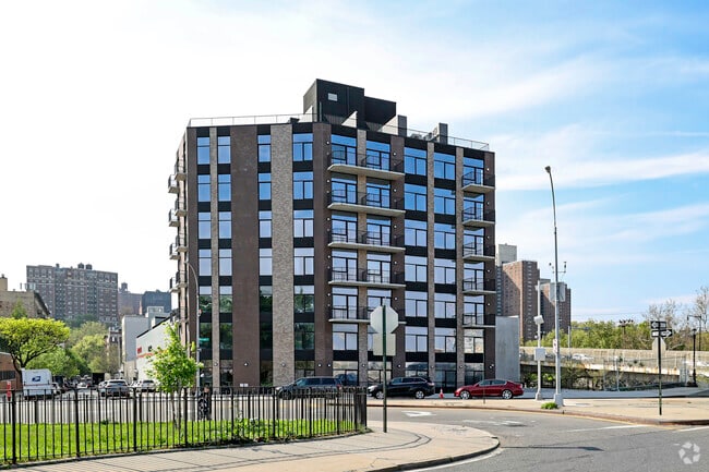 Building Photo - 101 Macombs Place