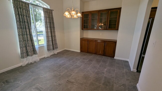 Building Photo - Immaculate 4 Bedroom 2.5 Bath Home in Sierra Meadows