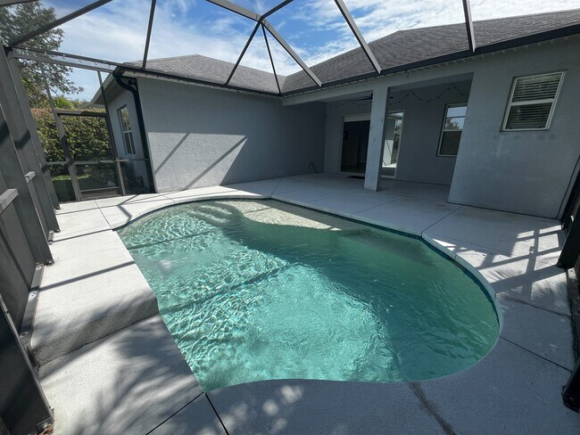 Building Photo - 4726 Claremont Park Dr