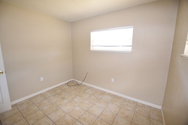 Building Photo - 1031 Royal Palm Ave