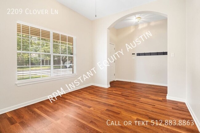 Building Photo - 2209 Clover Ln
