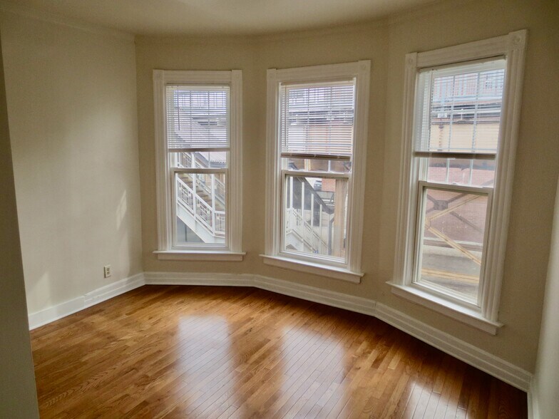 Building Photo - 1825 W Addison St