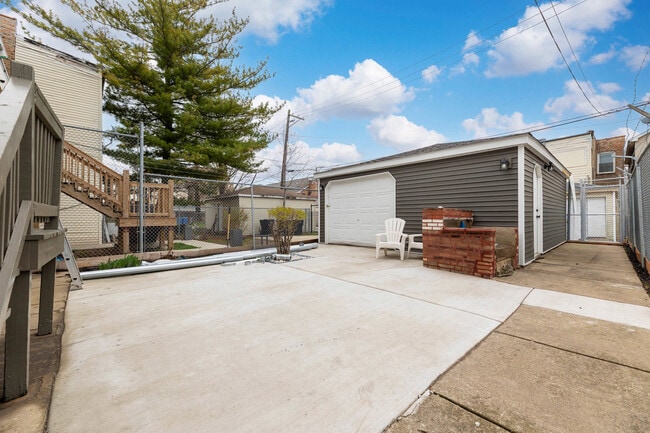 Building Photo - 3827 W Flournoy St