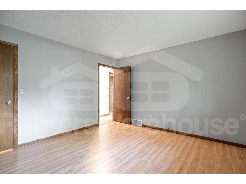 Building Photo - 1360 Adams St S