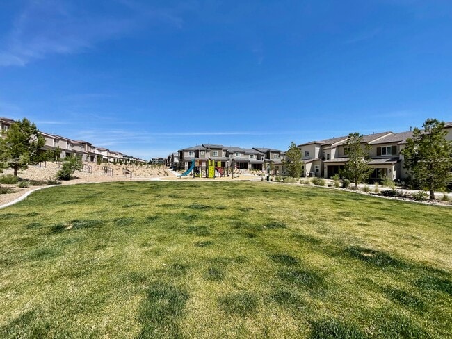 Building Photo - Gated 3 Bed, 2.5 Bath, 2 Car Garage Townho...
