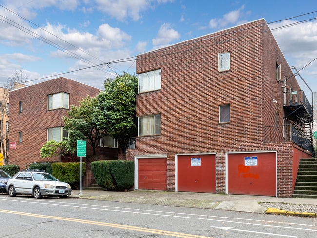 Building Photo - Elite Court Apartments