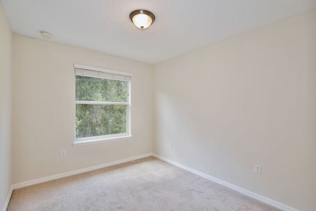 Building Photo - Stylish 3/2.5 Townhome with Open Floor Pla...