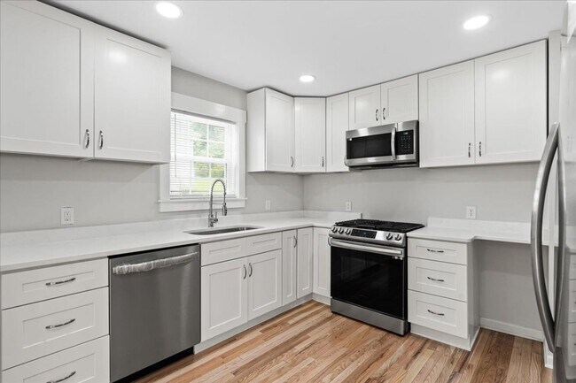 Building Photo - 112 McCary St