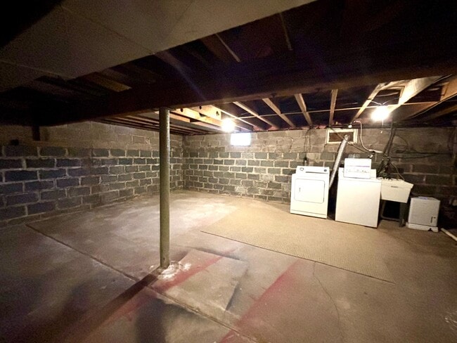 Building Photo - 919 Nightingale St